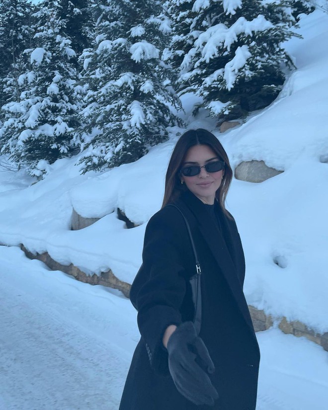 Giới nhà giàu đón năm mới: Kylie - Kendall chi 10 tỷ thuê biệt thự chill ở núi tỷ phú, Stormi 3 tuổi tận hưởng kỳ nghỉ xa hoa - Ảnh 15.