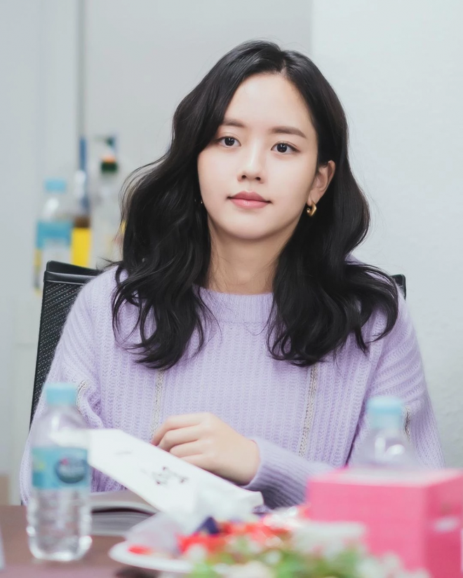 Lâu lắm mới trở lại, sao nhí Mặt Trăng Ôm Mặt Trời Kim So Hyun khiến MXH bùng nổ với visual xinh đến... lặng người - Ảnh 3.