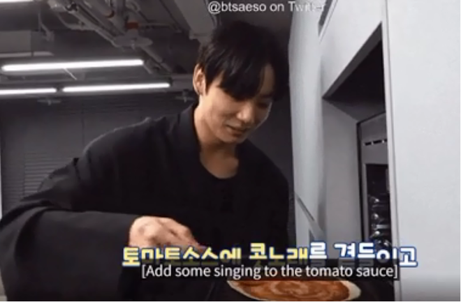 Jungkook (BTS) tận dụng đồ thừa làm pizza cực nhanh, ai muốn có cheap moment với idol thì học ngay - Ảnh 3.