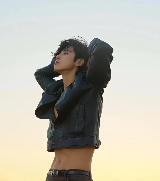 Xuất hiện nam idol có vòng eo nhỏ nhất nhì Kpop: BLACKPINK - Jungkook (BTS) chắc phải e dè, lại còn là nam thần Kpop - Ảnh 2.