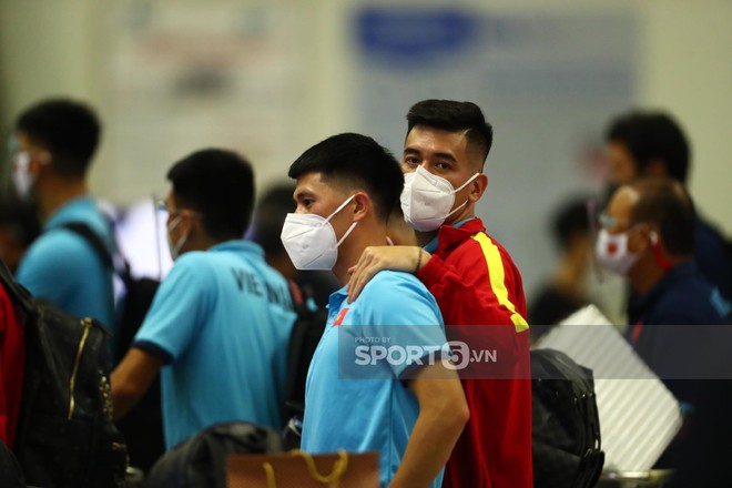 Đội tuyển Việt Nam lên đường sang UAE, sẵn sàng cho trận gặp Trung Quốc tại vòng loại World Cup 2022 - Ảnh 13.