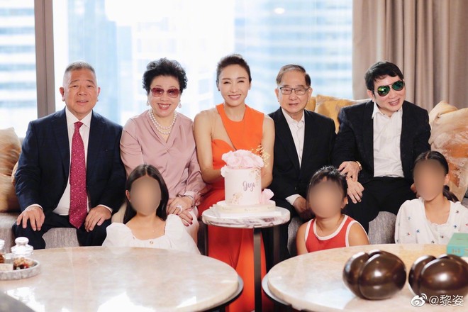 Đệ nhất mỹ nhân TVB Lê Tư khoe ảnh sinh nhật tuổi 50, ông xã tỷ phú và em trai tàn tật hiếm hoi lộ diện bèn chiếm luôn spotlight - Ảnh 3.