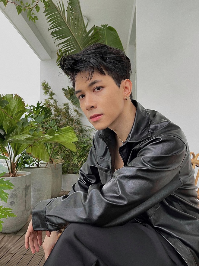 Khung hình chụp lén visual chuẩn soái ca của Anh Tú, không lọt tí hint nào nhưng netizen vẫn truy tận cùng tác giả cầm máy - Ảnh 3.