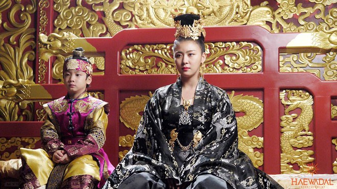 4 phim cổ trang Hàn có trang phục đẹp điên đảo: Chết mê tiên tử Kim Yoo Jung, anh hậu Shin Hye Sun cũng chẳng vừa - Ảnh 22.