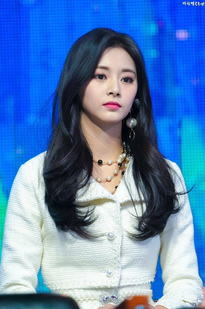 Tzuyu bất ngờ vắng mặt khỏi lịch trình của TWICE nhưng JYP im bặt, Nayeon lên tiếng làm rõ nguyên nhân - Ảnh 3.