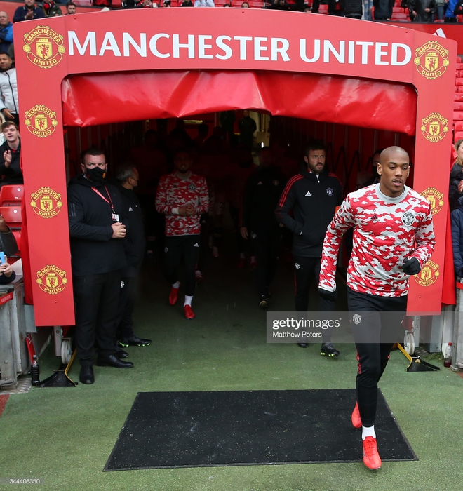 Ronaldo vào sân từ ghế dự bị, MU thoát thua hú vía trên sân nhà Old Trafford - Ảnh 18.