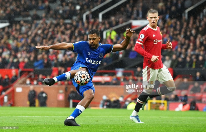 Ronaldo vào sân từ ghế dự bị, MU thoát thua hú vía trên sân nhà Old Trafford - Ảnh 11.