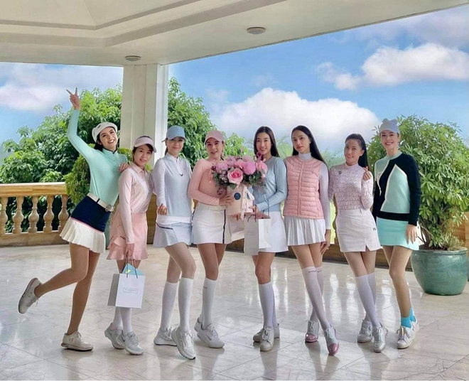 Chỉ đợi Hương Giang comeback, quân đoàn Hoa hậu tung ngay loạt ảnh trên sân golf, tổ hợp visual choáng ngợp nức lòng người - Ảnh 8.