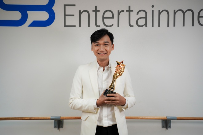 Thu Trang - Xuân Nghị bất ngờ hốt giải thưởng lớn ở Hàn Quốc, lên hẳn báo Hàn bao xịn luôn! - Ảnh 2.