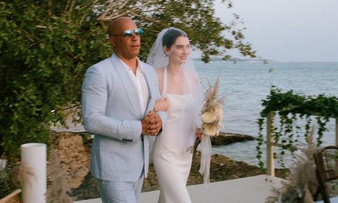 Xúc động đám cưới con gái Paul Walker: Vin Diesel thay bạn quá cố dẫn cô dâu vào lễ đường, cả dàn sao Fast & Furious đến dự - Ảnh 2.