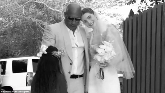 Xúc động đám cưới con gái Paul Walker: Vin Diesel thay bạn quá cố dẫn cô dâu vào lễ đường, cả dàn sao Fast & Furious đến dự - Ảnh 3.