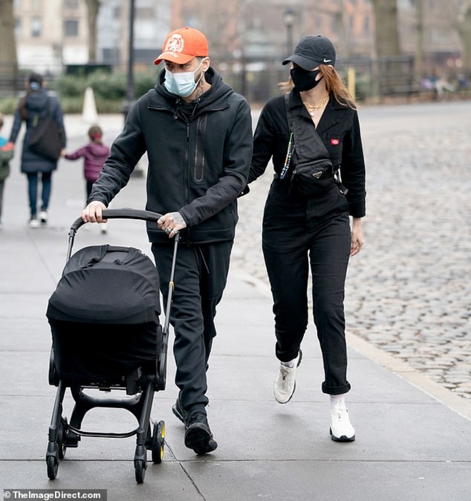 Netizen lo sốt vó nghi Gigi Hadid và Zayn “toang” sau 1 năm có con vì động thái phũ từ gia đình nhà gái, thực hư ra sao? - Ảnh 6.