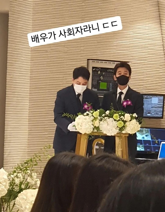 Dàn sao Hospital Playlist đại náo đám cưới: Jung Kyung Ho soái nhất đoàn, Yoo Yeon Suk - Shin Hyun Bin như bị Dispatch tóm hẹn hò - Ảnh 8.