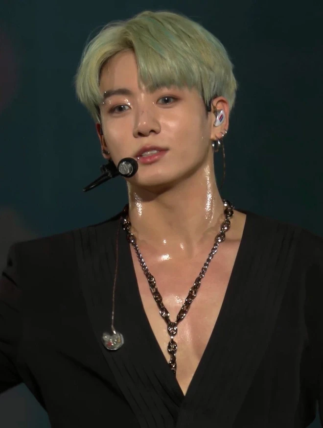 Jungkook gửi lời nhắn cực gắt tới antifan trong concert của BTS, chỉ dùng tên bài hát mà làm Knet trầm trồ vì quá ngầu - Ảnh 4.