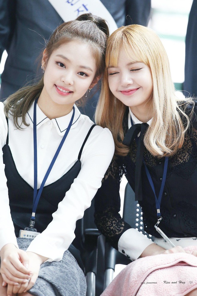 Mối quan hệ của BLACKPINK với phóng viên: Lisa quen Dispatch, Jennie cứ đáng yêu làm người ta cầm máy ảnh mà rớt liêm sỉ - Ảnh 8.