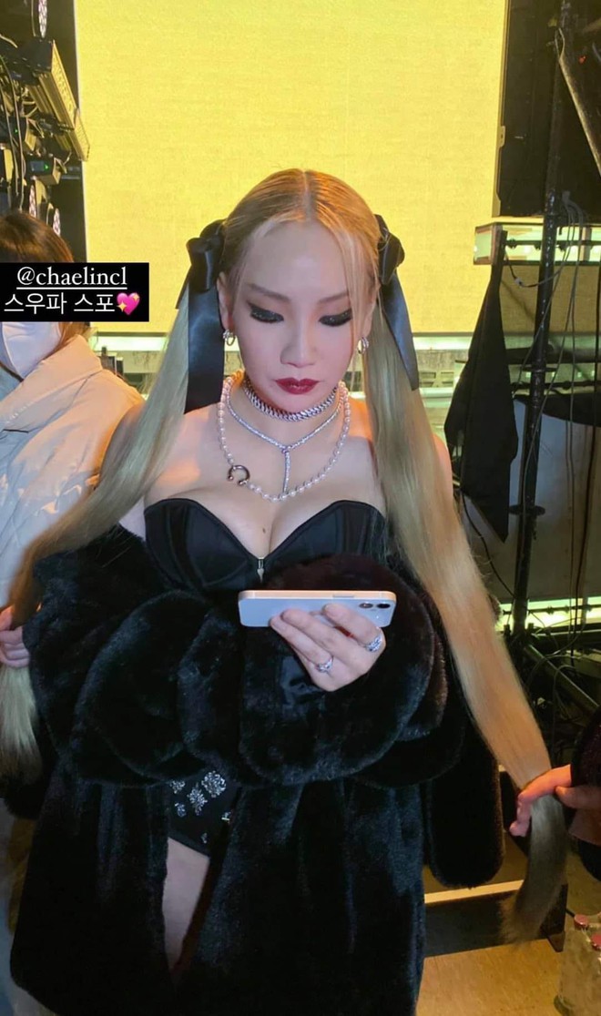 Netizen phát hiện chị đại CL dùng chiếc iPhone kén người mua nhất thế giới, thậm chí bị Apple khai tử sau vài tháng? - Ảnh 2.