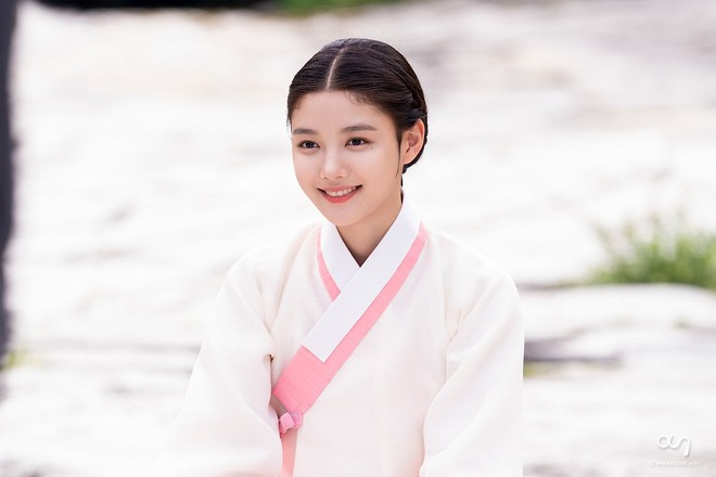 Đọ sắc so tài 3 em gái quốc dân phim Hàn: Kim Yoo Jung dính lời nguyền flop, Kim So Hyun diễn xuất bao đỉnh - Ảnh 4.