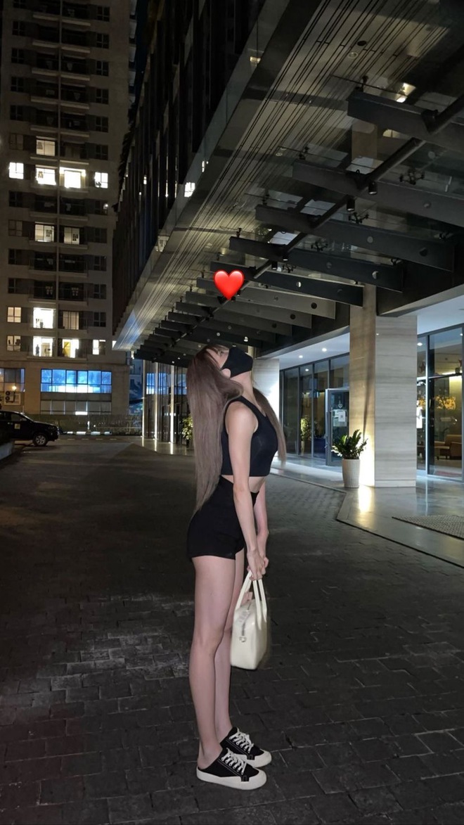 Thiều Bảo Trâm đổi màu tóc mới, khoe cơ bụng phẳng lỳ chẳng chút mỡ thừa: Đúng là con gái đẹp nhất khi không thuộc về ai! - Ảnh 2.