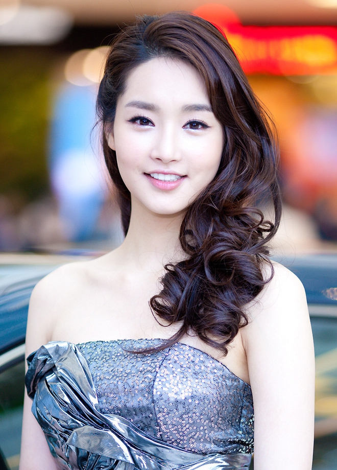 Muôn kiểu lấn sân phim ảnh của Hoa hậu Hàn: Số 3 khổ sở vì quyết định sai lầm, xịn nhất là chị đại Lee Bo Young - Ảnh 5.