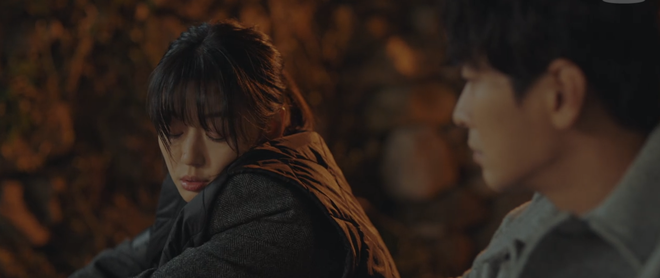 Jeon Ji Hyun - Joo Ji Hoon lộ quá khứ tang thương, đối đầu với sát nhân giết người hàng loạt ở Jirisan tập 3 - Ảnh 2.
