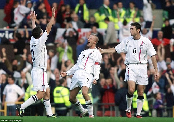 Xem lại trận đấu lịch sử 20 năm trước, David Beckham gây bão toàn MXH với clip 1001 biểu cảm sống lại khoảnh khắc huy hoàng nhất - Ảnh 8.