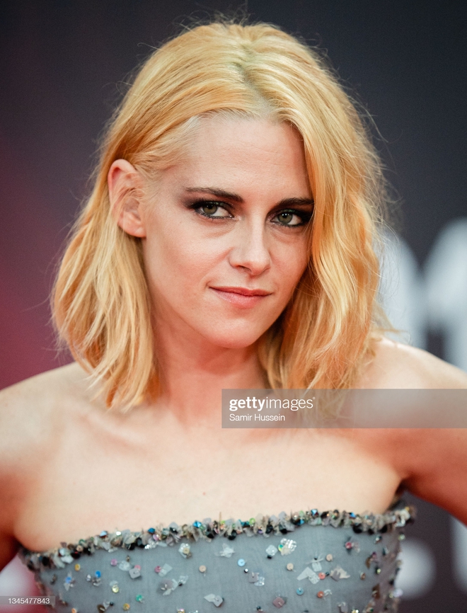Kristen Stewart trở lại thời kỳ đỉnh cao: Visual sắc như ma cà rồng trên thảm đỏ, chấp cả tá khuyết điểm nhờ thay đổi 1 điều - Ảnh 11.