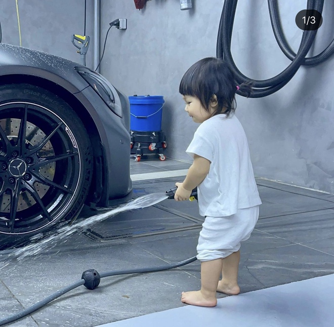 Ái nữ của Cường Đô La xắn quần để rửa siêu xe, 1 đại gia khét tiếng Sài thành vào chốt đơn ngay và luôn!  - Ảnh 3.