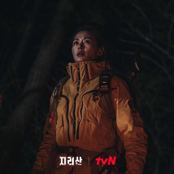 Rating phim của Song Hye Kyo và Jeon Ji Hyun cạnh tranh gay gắt, mợ chảnh giảm phong độ thấy rõ luôn - Ảnh 2.
