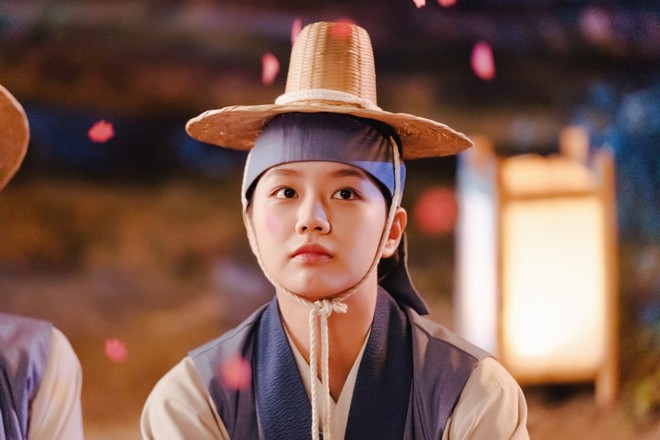 Vừa bị chê mãi một màu, nữ chính Reply 1988 thử lột xác ở phim mới, thế nào mà lại lộ nhược điểm cố giấu từ hồi làm Duk Sun? - Ảnh 2.