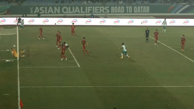 Thánh VAR hiển linh cứu một bàn thua! Tuyển Việt Nam vẫn phải nhận thất bại 0-1 trước Saudi Arabia - Ảnh 3.