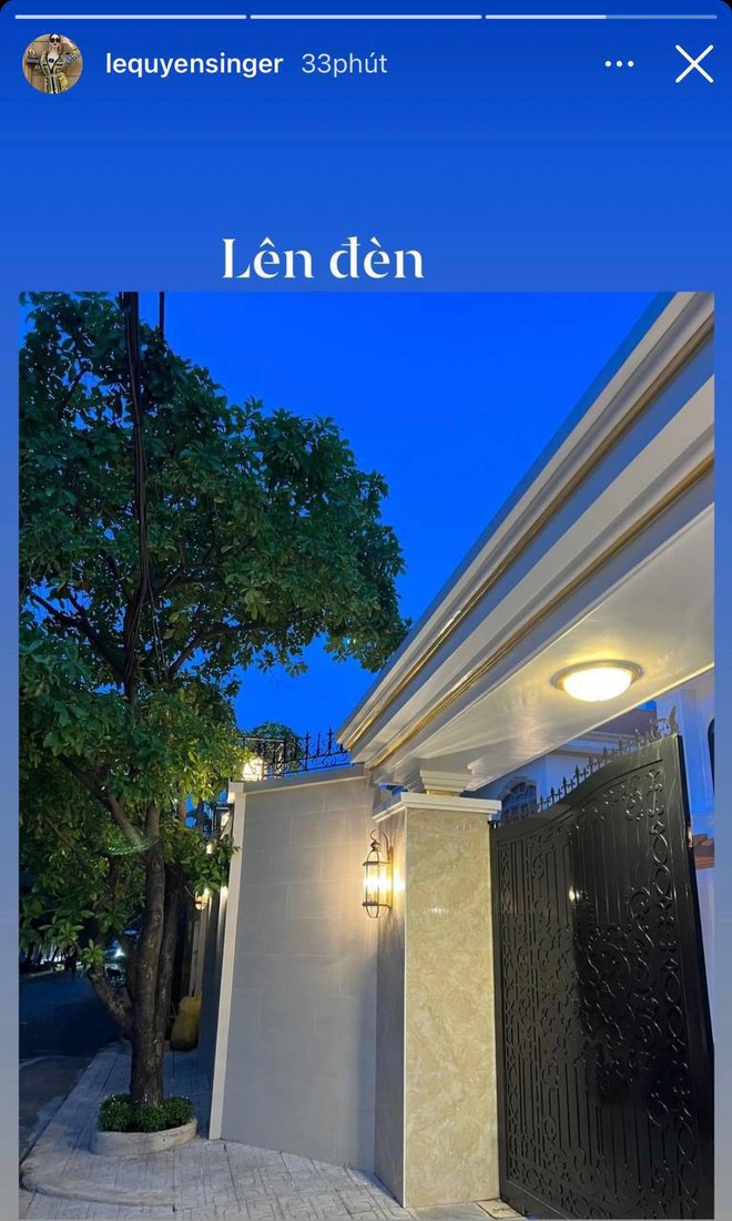 Cuối cùng cũng được chiêm ngưỡng chiếc cổng 3,6 tỷ đồng cũng không đủ mua của Lệ Quyên! - Ảnh 2.