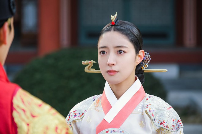 Knet réo tên 3 nữ thần hợp cổ trang nhất phim Hàn: Kim Yoo Jung mất hút, trùm cuối đang át vía Song Hye Kyo luôn - Ảnh 9.