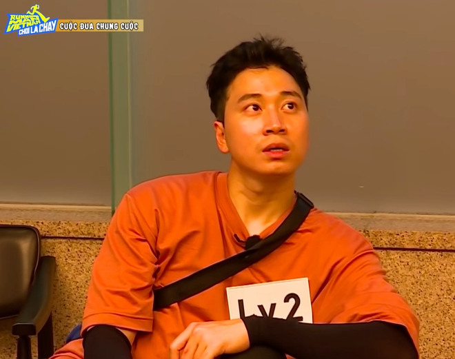 Karik quá thảm trong trận đấu với Kim Jong Kook: Hết ngã nhào lại bị loại khi chưa dùng siêu năng lực - Ảnh 1.