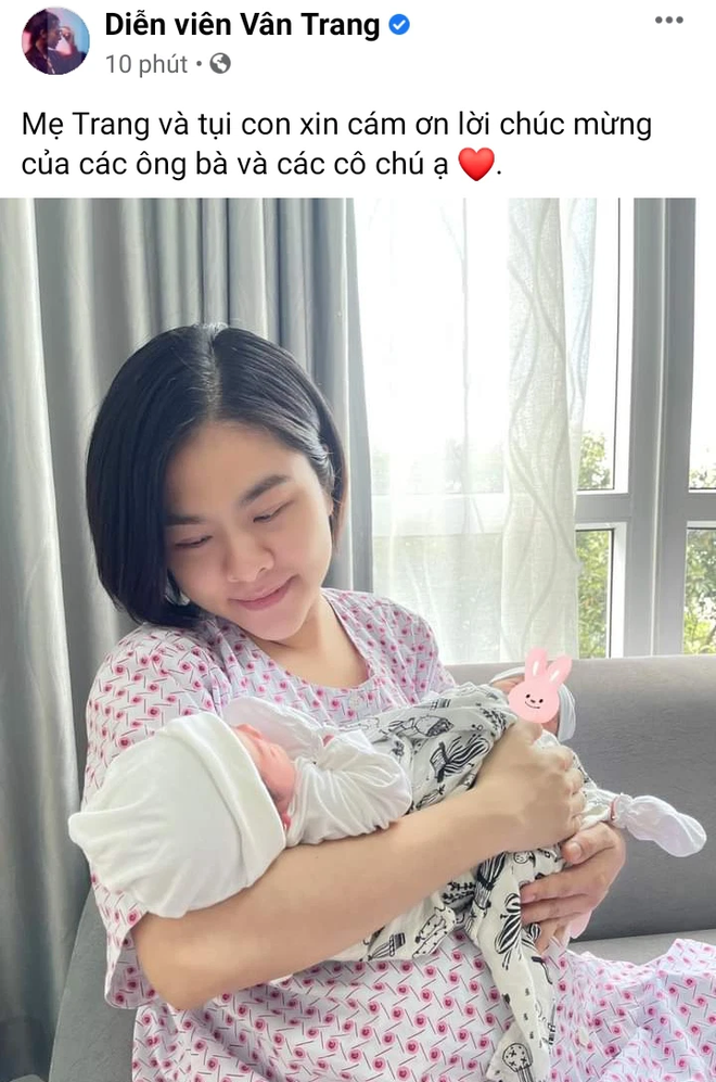 Vân Trang lần đầu lộ diện cùng 2 nhóc tỳ sinh đôi, mặt mộc mẹ bỉm gây chú ý - Ảnh 2.