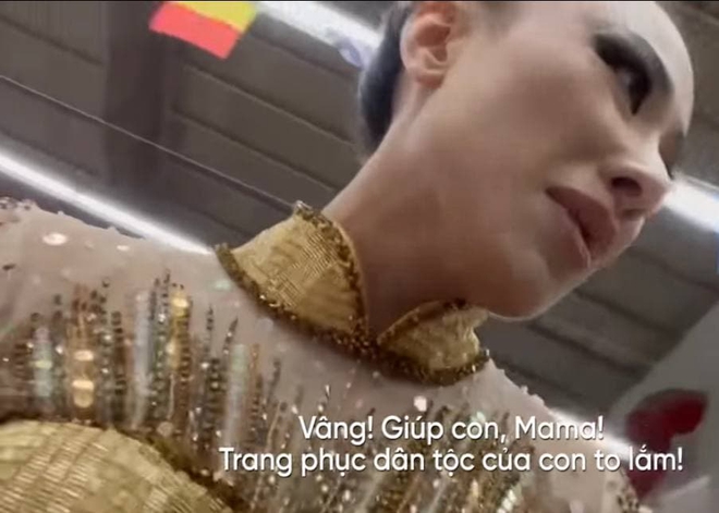 Clip: Xem 3 người phụ nữ khiêng trang phục dân tộc mới thấy Kim Duyên khỏe và cố gắng cỡ nào! - Ảnh 3.