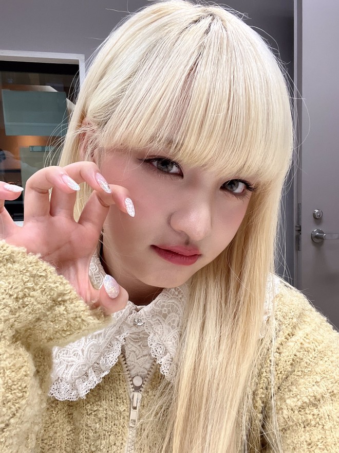 Một thành viên IVE gây ngỡ ngàng vì quá giống Lisa (BLACKPINK), thậm chí ảnh pre-debut cũng như chị em ruột? - Ảnh 11.