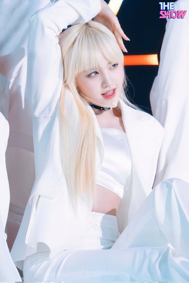 Một thành viên IVE gây ngỡ ngàng vì quá giống Lisa (BLACKPINK), thậm chí ảnh pre-debut cũng như chị em ruột? - Ảnh 4.