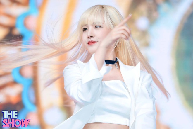 Một thành viên IVE gây ngỡ ngàng vì quá giống Lisa (BLACKPINK), thậm chí ảnh pre-debut cũng như chị em ruột? - Ảnh 2.