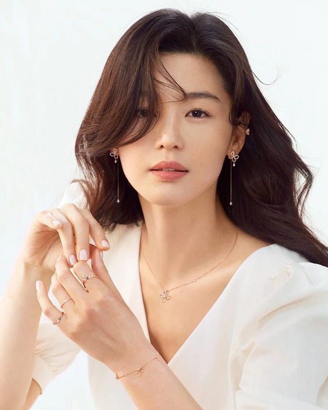 Song Hye Kyo - Jeon Ji Hyun thành 2 nữ diễn viên cát-xê cao nhất Hàn Quốc với 4 tỷ/tập phim, lập kỉ lục nhưng vẫn thua 1 sao nam - Ảnh 5.
