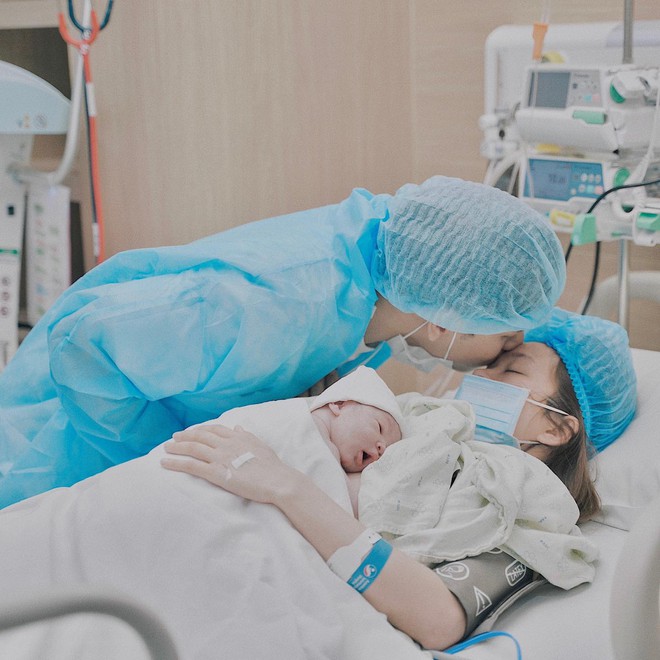 Jaykii và Trương Hoàng Mai Anh chính thức chào đón con đầu lòng, tiết lộ diện mạo và tên gọi của bé - Ảnh 4.