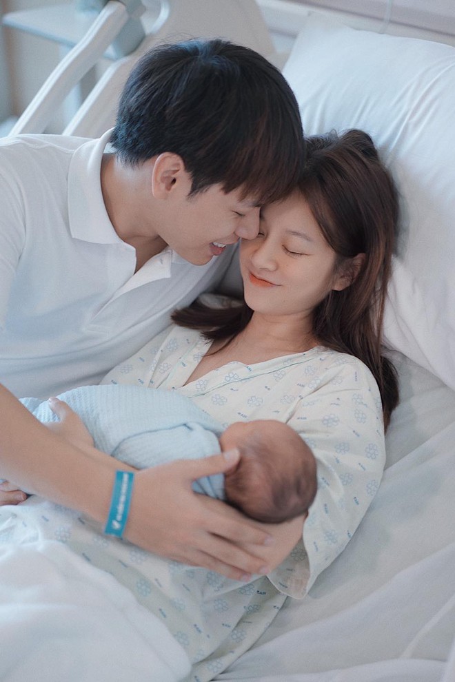 Jaykii và Trương Hoàng Mai Anh chính thức chào đón con đầu lòng, tiết lộ diện mạo và tên gọi của bé - Ảnh 6.