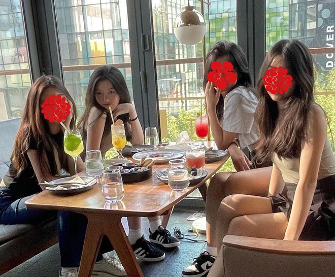 Con gái 15 tuổi của Vương Phi thành tâm điểm tiệc Giáng sinh: Nhan sắc, thần thái lu mờ nhóm bạn thế này không debut hơi phí! - Ảnh 8.
