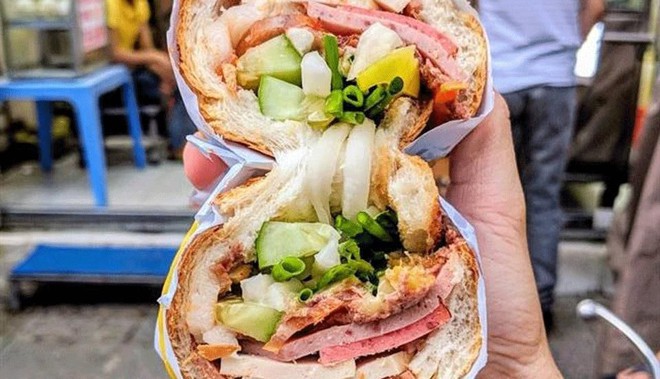 Bánh mì Huỳnh Hoa hot đến mức đến Tóc Tiên cũng cầu cạnh gửi ca khúc của mình làm nhạc nền cho tiệm? - Ảnh 4.