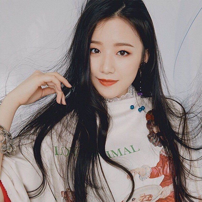 Mỹ nhân có visual đè bẹp BLACKPINK, Red Velvet: Khí chất sang trọng trên sân khấu thật không đùa được! - Ảnh 9.