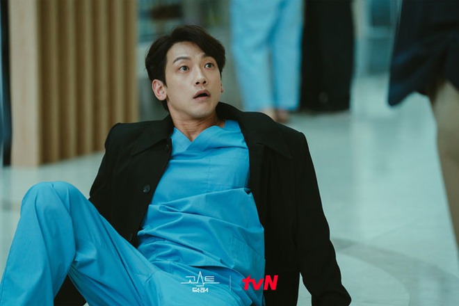 Hội bác sĩ nam thần của màn ảnh Hàn: Lee Dong Wook hai lần khoác áo blouse, Bi Rain - Kim Bum đối chọi visual ở phim mới - Ảnh 8.