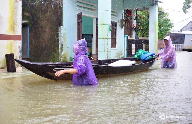 Nhiều nơi ở TP Tam Kỳ lại ngập sâu trong nước: 2 tháng mà phải chạy lũ 4 lần - Ảnh 10.