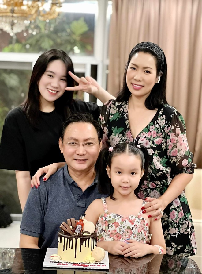 Hậu lùm xùm với Thương Tín, Trịnh Kim Chi tổ chức sinh nhật cho ông xã, nhan sắc con gái gây bất ngờ  - Ảnh 4.