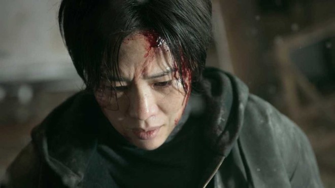 6 mỹ nhân hành động gây mê cực mạnh ở phim Hàn 2021: Han So Hee làm cỏ băng tội phạm, Han Hyo Joo đấm nhau với zombie - Ảnh 14.