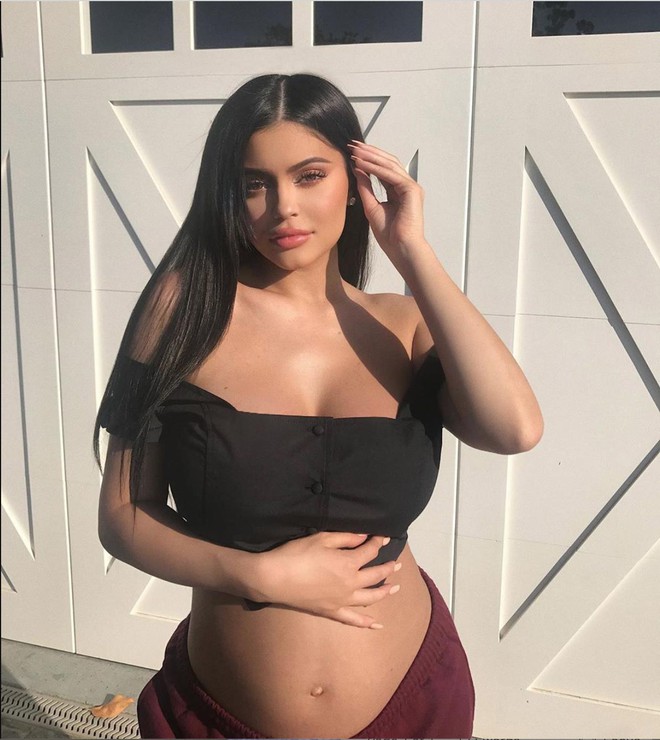 Kylie Jenner đã bí mật hạ sinh con thứ 2, giang cư mận tình cờ soi ra chi tiết chứng minh qua Instagram của nhân vật này? - Ảnh 3.
