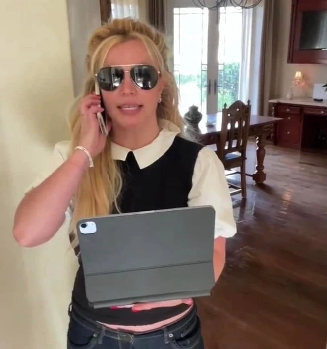 Netizen lo sợ Britney Spears bị lừa khi thấy những hình ảnh mới nhất của nữ ca sĩ với chiếc iPad Air trên tay? - Ảnh 4.